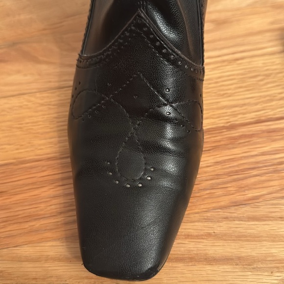 Franco Sarto heeled zip bootie. Size 10 with Oxford stitching detail. - Picture 5 of 7